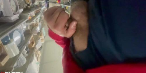 Store flash sexy Milf part 2