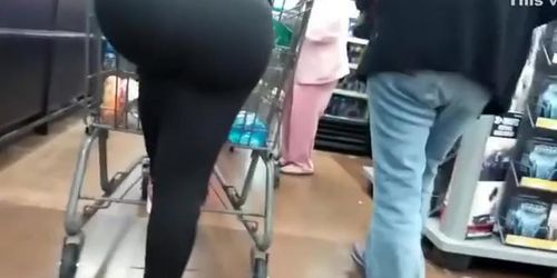 Big butt stretched the tights