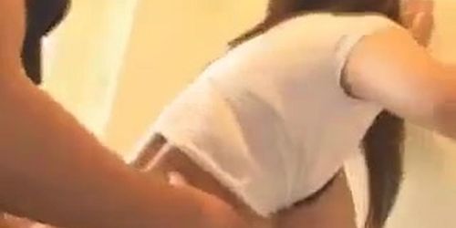 Giapponese tettona fa sesso nel camerino del negozio