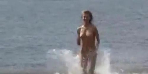 russian nudists at the beach - Tnaflix.com