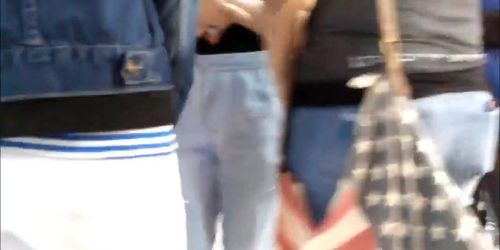 4 COLLEGE YOUNG GIRLS TIGHT ASSES IN JEANS HIDDEN CAM