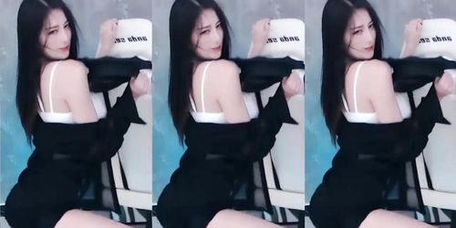 Beautiful Chinese girl's sexy dance