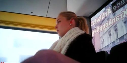 Flostylez jerks off in front of incredibly hot ...