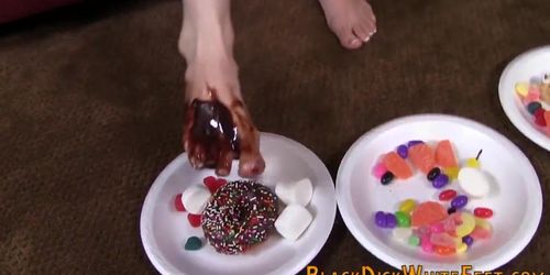 Kinky teens feet slimed after stepping (Lara Brookes)