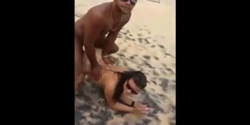They Take Turns Taking Dick On The Beach