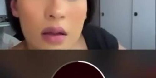 Instagram model gets Flashed while doing her m ...