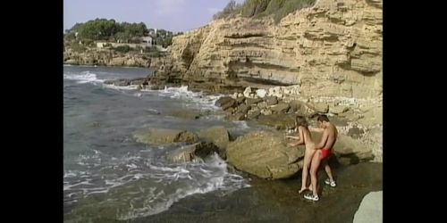 Butt-Naked Beach Babes 6 (Germany, Kelly Trump, Dru Berrymore)