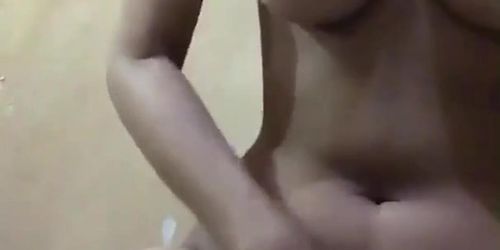 Uhaw na uhaw si ate. Kaya panay ang jakol.