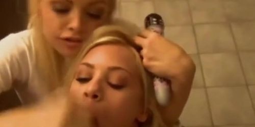 Double Blowjob in restroom