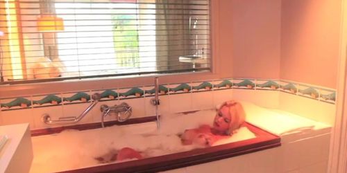 EMMALEE THE GREAT Bath Orgasm-HD