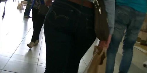 Candid big ass in tight Levi jeans