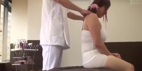 massage cho chi Nhung quan 10 tai nhà_ và_ chich tai cho luô_n