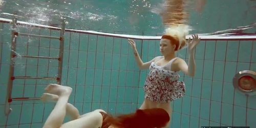 Two hot chicks enjoy swimming pool naked