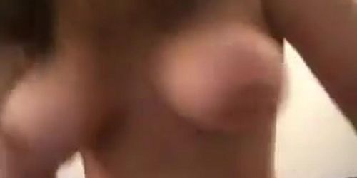 Le vieux baise une jeune aux gros seins et une vieille