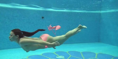 Sazan Cheharda on and underwater naked swimming