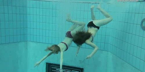 Nastya enjoys Libuse underwater