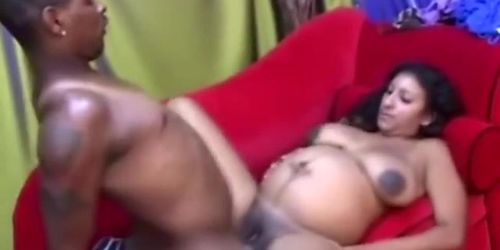 Pregnant black whore spreads her legs to get her pussy fucked