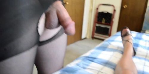 Nice cumshots on crossdresser