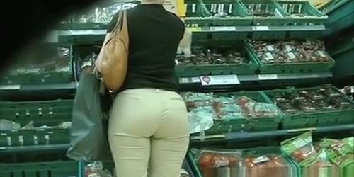 Big ass woman in tight pants