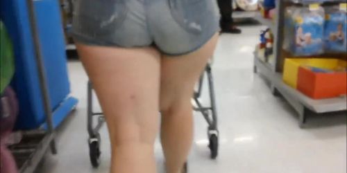 Big bubble ass MILF in tiny tight shorts