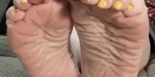 Mature chubby feet tease