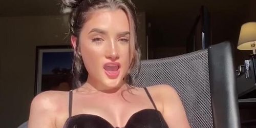 HOT AND HORNY TEEN SQUIRTS FOR DADDY