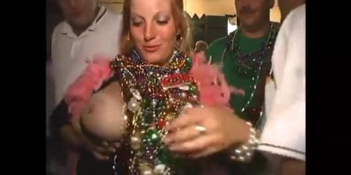 Heather Davis flashes her boobs and plays with her nipples