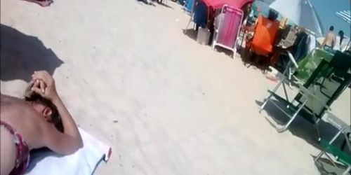 Beach voyeur films woman's asses in bikini