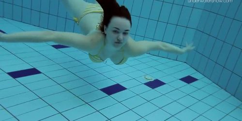 Big boobs shaved babe Lada Poleshuk underwater