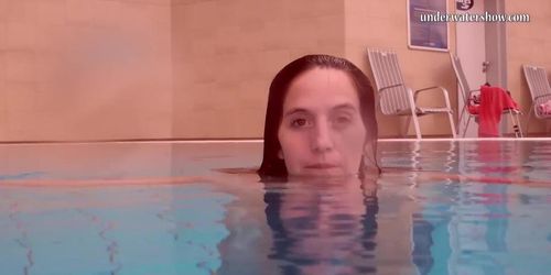 Piyavka Chehova swims naked in the pool and strips