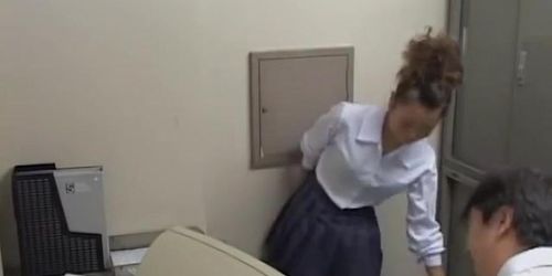 Cute Japanese tramp looks lovely with a dick in her mouth