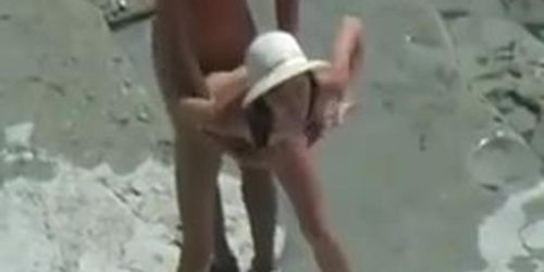 Amateur Beach Sex Standing Doggie Facecam