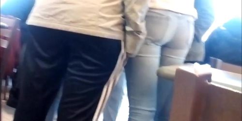 YOUNG COLLEGE GIRL VERY TIGHT ASS IN CLEAR JEANS HIDDEN CAM