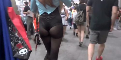 Young ass with visible pink panties
