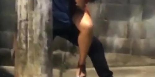 Safada Fazendo Sexo em Publico