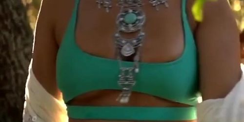 Page Vanznt shows boobs pussy