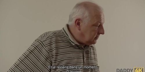 Daddy4K. Colleen Est Fatiguée Des Relations Sexuelles Avec Boyfriend Alors Pourquoi Décide