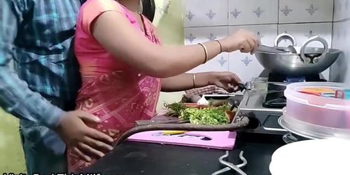 Ghar me kam karane wali maid ko malik ne choda