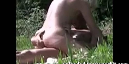 Spy video cam filmed a couple fucking in outdoors