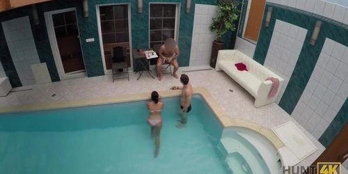 HUNT4K. Hottie wants to have fun in the pool so why pleases (Anna Rose, Ana Rose)