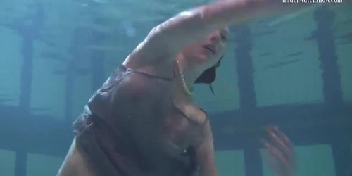 Super hot body and big boobs teen Katka underwater