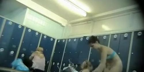 Candid voyeur changing room video from the swimming pool