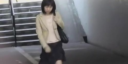 Metropolitan oriental slag flashes her hairy twat during quick sharking meeting