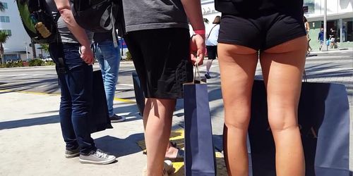 short legging voyeur