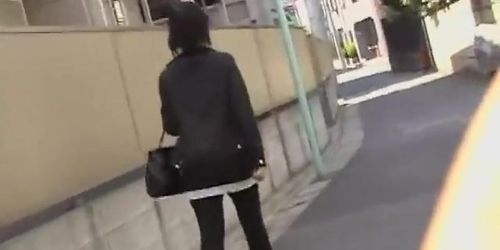 Boob sharking shows a lovely Japanese chick on the street