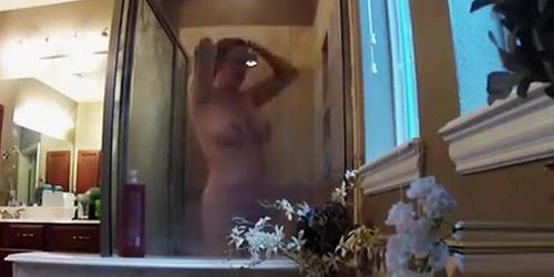 My chubby maternal aunt takes a nice shower