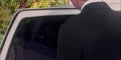 Tera Patrick kann es kaum erwarten, einen großen Schwanz in der Limousine zu lutschen