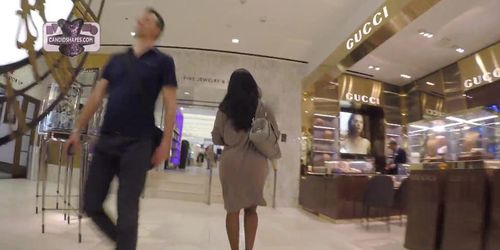 Big Candid Ebony Booty Bouncing in Loose Dress through Mall