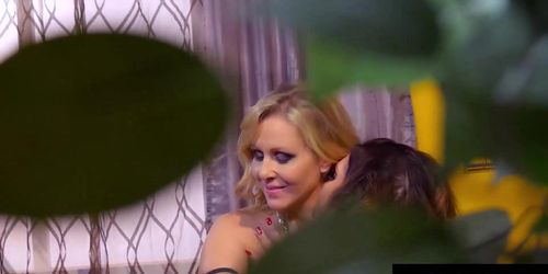 MILF on MILF! Sexy Julia Ann And Lusty Jessica Jaymes Orgasm For Each Other