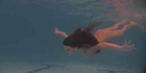 Underwater naked sexy forms of Natalia